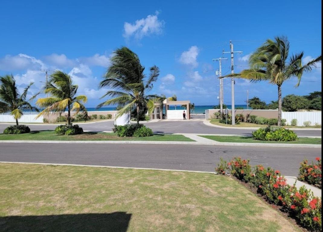 Paradise Oasis At Oceanpointe - Pool And Free Parking Lucea Exterior foto