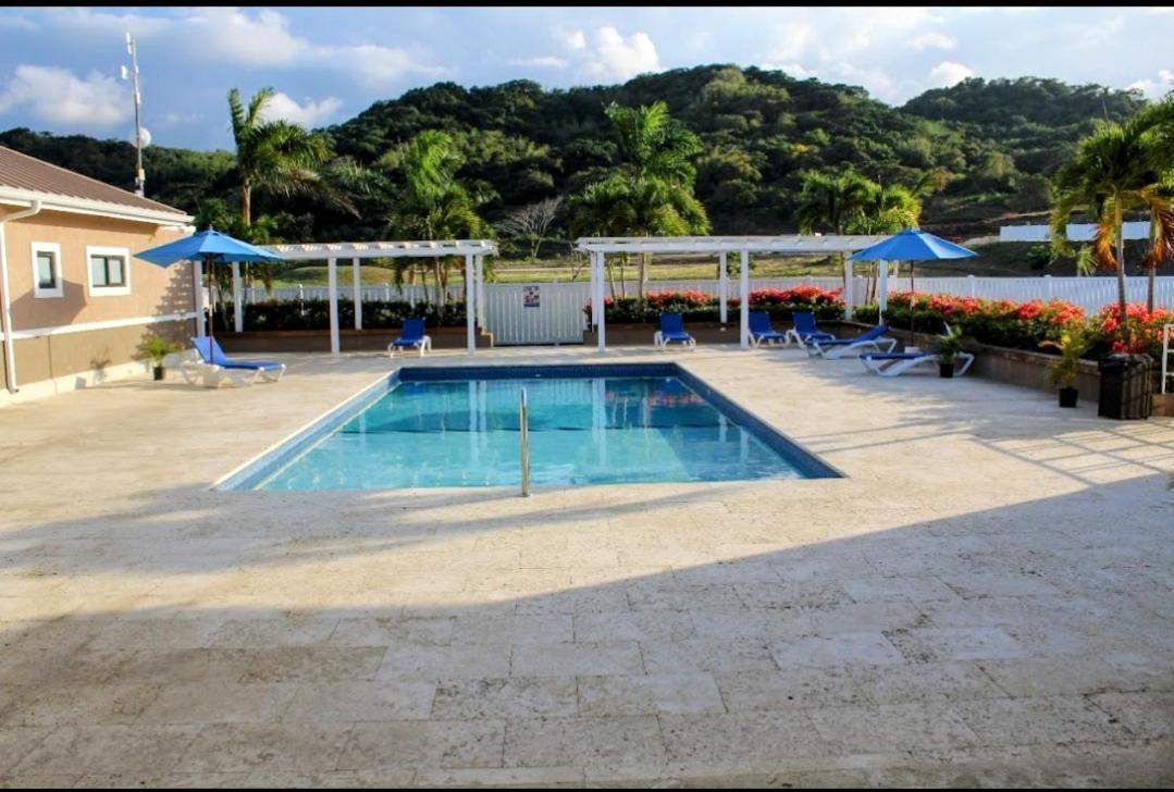 Paradise Oasis At Oceanpointe - Pool And Free Parking Lucea Exterior foto
